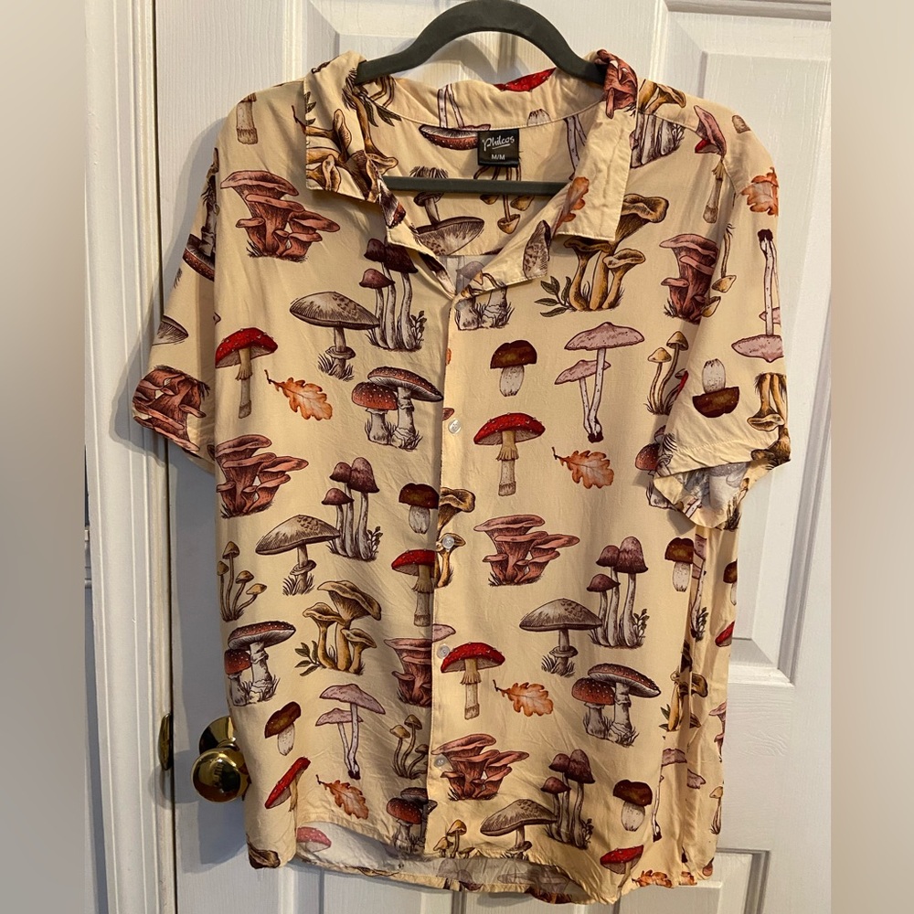Philcos Button-down Short Sleeve Shirt.